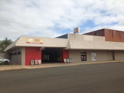 East End Hotel - Kawana Tourism 1