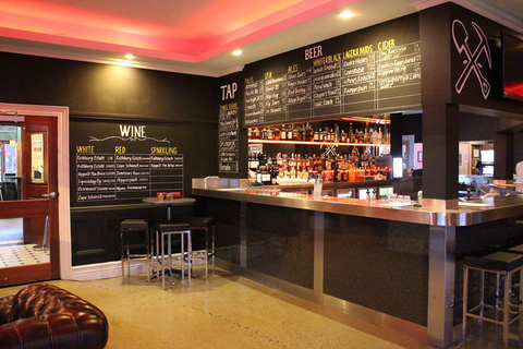 Molly Malones Irish Pub - Kawana Tourism 4