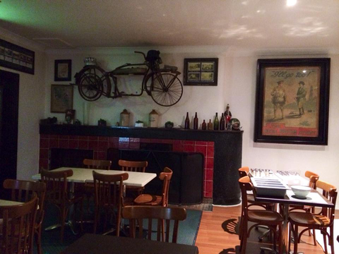 Queens Arms Hotel - Kawana Tourism 3