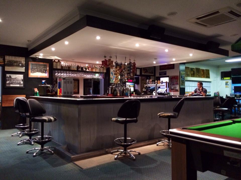 Queens Arms Hotel - Kawana Tourism 4