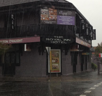 Royal Inn Hotel Waratah - Kawana Tourism