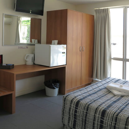 Upper Ross Hotel - Kawana Tourism 2
