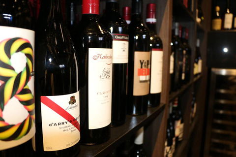 V -wall Tavern Blue Water Brasserie - Kawana Tourism 2
