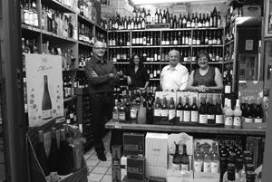 V -wall Tavern Blue Water Brasserie - Kawana Tourism 3
