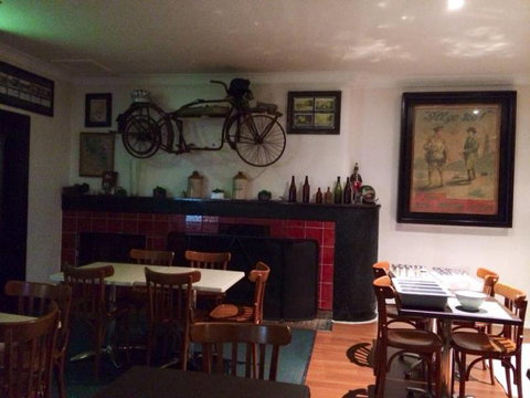 Queens Arms Hotel - Kawana Tourism 3