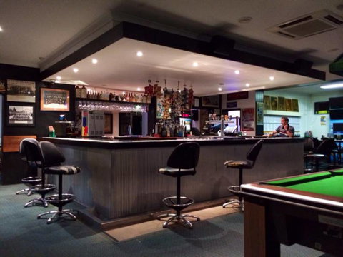 Queens Arms Hotel - Kawana Tourism 4