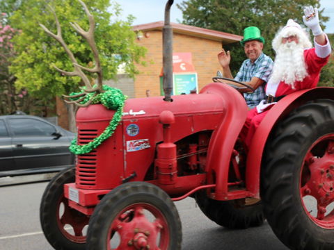 Dowling Street Christmas Party - Kawana Tourism 1