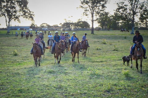 Night Horse Ride And Dinner - Kawana Tourism 1