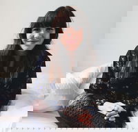 The Barn at Wombat Flat presents Louise Adams Alive and Streaming - Kawana Tourism