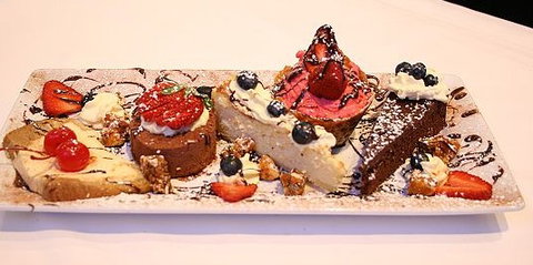 Liana's Italian Restaurant - Kawana Tourism 1
