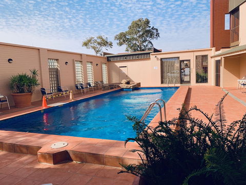 Desert Cave Hotel - Kawana Tourism 5
