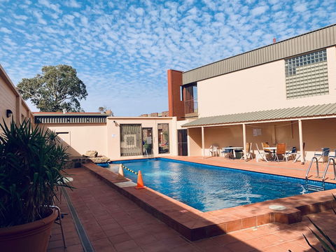 Desert Cave Hotel - Kawana Tourism 2