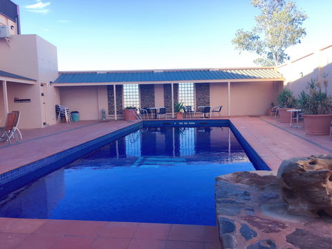 Desert Cave Hotel - Kawana Tourism 4