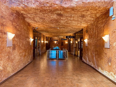 Desert Cave Hotel - Kawana Tourism 0