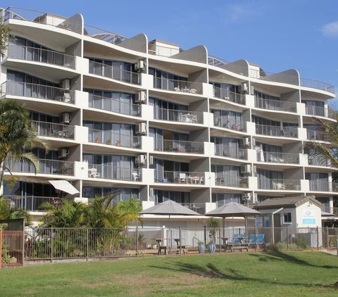 Sails Resort On Golden Beach - Kawana Tourism 1