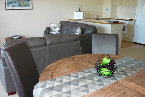 Sails Resort On Golden Beach - Kawana Tourism 4