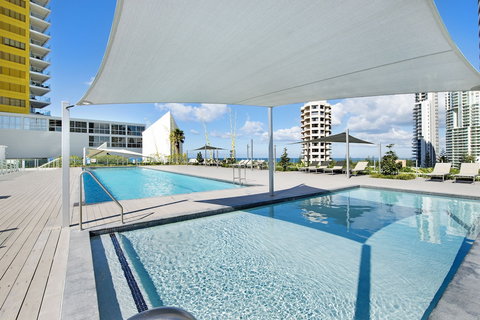 ULTIQA Air On Broadbeach - Kawana Tourism 3