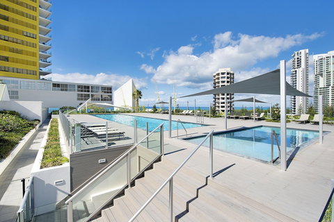 ULTIQA Air On Broadbeach - Kawana Tourism 5