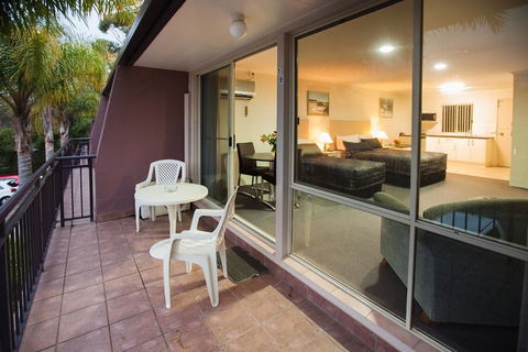 Fairway Motor Inn - Kawana Tourism 1