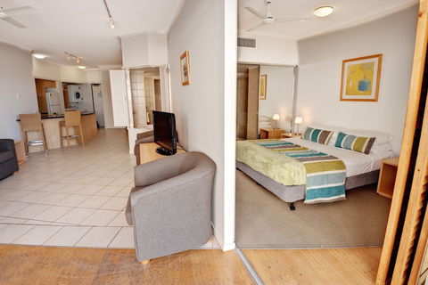 Rolling Surf Resort - Kawana Tourism 5