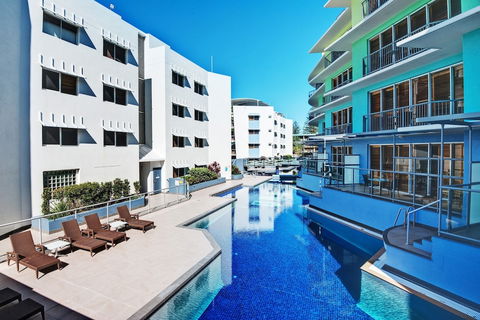 Rolling Surf Resort - Kawana Tourism 1