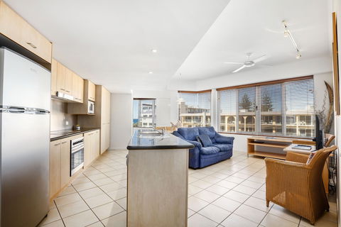 Rolling Surf Resort - Kawana Tourism 4