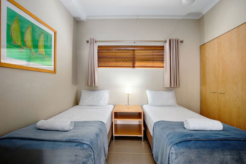 Rolling Surf Resort - Kawana Tourism 6