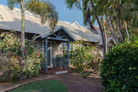 Broome Beach Resort - Kawana Tourism 1