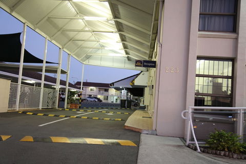 Sunnybank Star Hotel & Apartments - Kawana Tourism 6