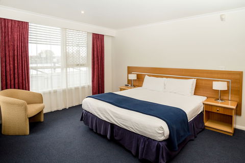 Edgewater Hotel - Kawana Tourism 3