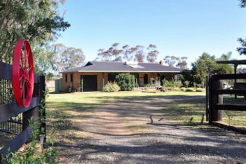 Talga Vines Vineyard Escape - Kawana Tourism 0