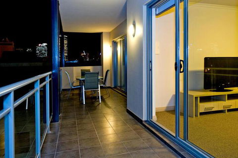 Verandah Apartments - Kawana Tourism 6