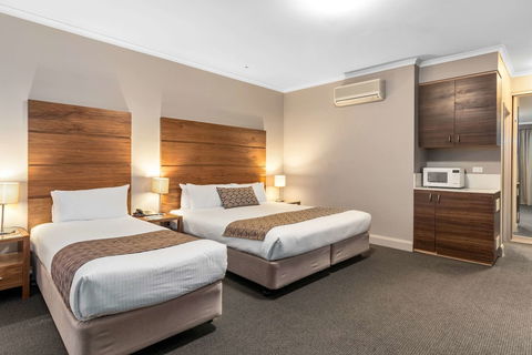 Quality Hotel Dickson - Kawana Tourism 6