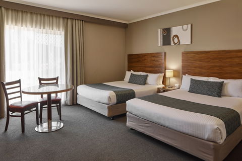 Quality Hotel Dickson - Kawana Tourism 3
