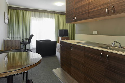 Quality Hotel Dickson - Kawana Tourism 1