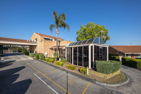 Best Western Airport Motel And Convention Centre - Kawana Tourism 1
