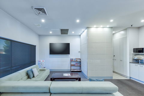Best Western Airport Motel And Convention Centre - Kawana Tourism 5