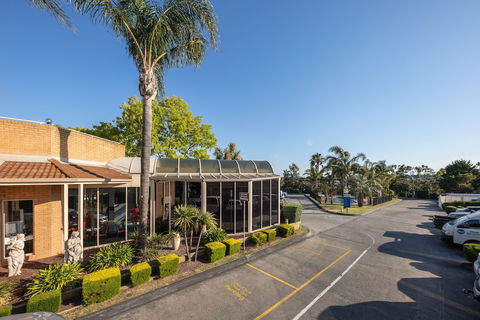 Best Western Airport Motel And Convention Centre - Kawana Tourism 3