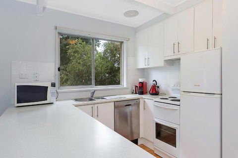 Astor Hotel Motel - Kawana Tourism 5