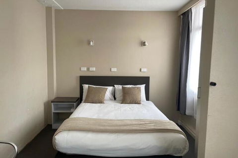 Astor Hotel Motel - Kawana Tourism 7
