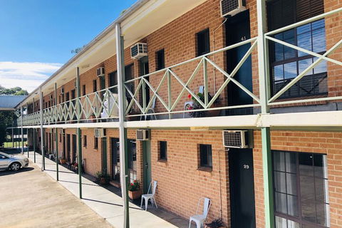 Campbelltown Colonial Motor Inn - Kawana Tourism 1