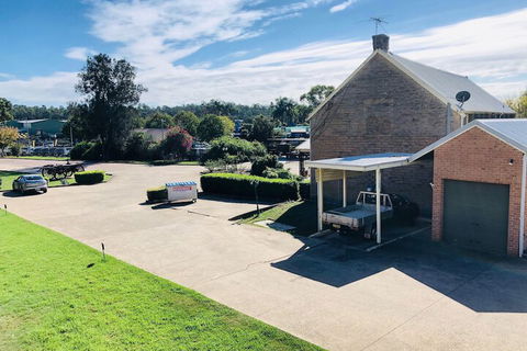 Campbelltown Colonial Motor Inn - Kawana Tourism 3