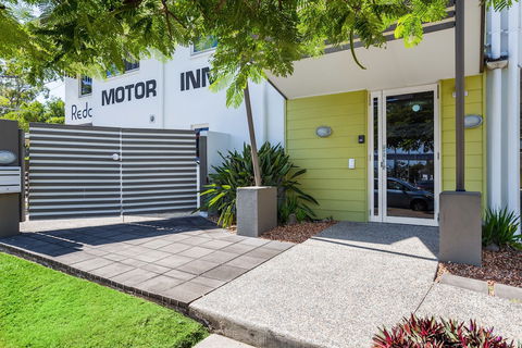 Redcliffe Motor Inn - Kawana Tourism 1