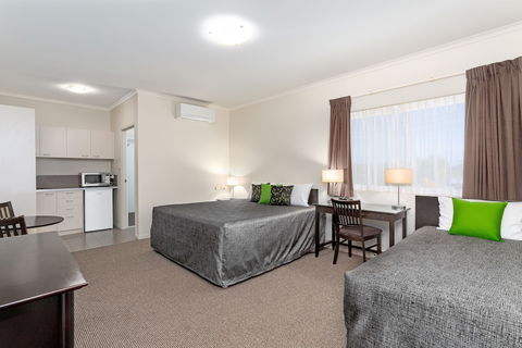 Redcliffe Motor Inn - Kawana Tourism 3