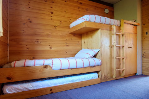 Edge Of The Bay Resort - Kawana Tourism 5