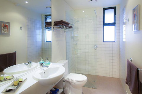 Edge Of The Bay Resort - Kawana Tourism 4