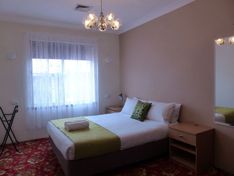 Meramie Motor Inn - Kawana Tourism 5