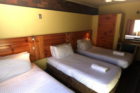 Wanderlight Motor Inn - Kawana Tourism 4