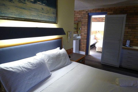 Wanderlight Motor Inn - Kawana Tourism 7
