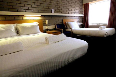 Wanderlight Motor Inn - Kawana Tourism 6
